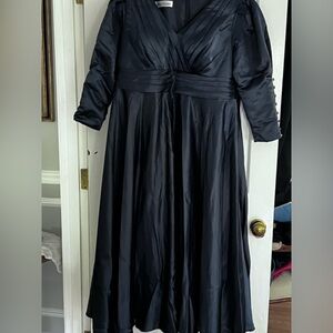 Beautiful Dark Navy, v-neck  satin dress.  Fully lined, zip & wear ! 16W. NWT